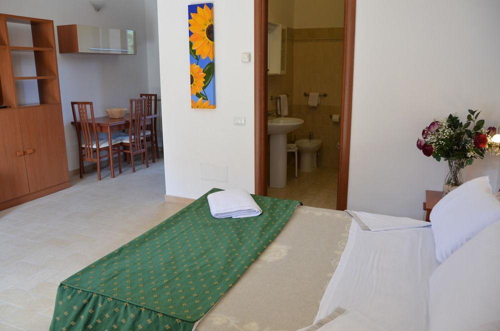 Il Casaletto Dei Ludi Aparthotel Aranova Bagian luar foto