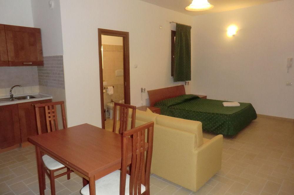 Il Casaletto Dei Ludi Aparthotel Aranova Bagian luar foto