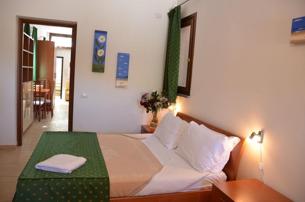 Il Casaletto Dei Ludi Aparthotel Aranova Bagian luar foto