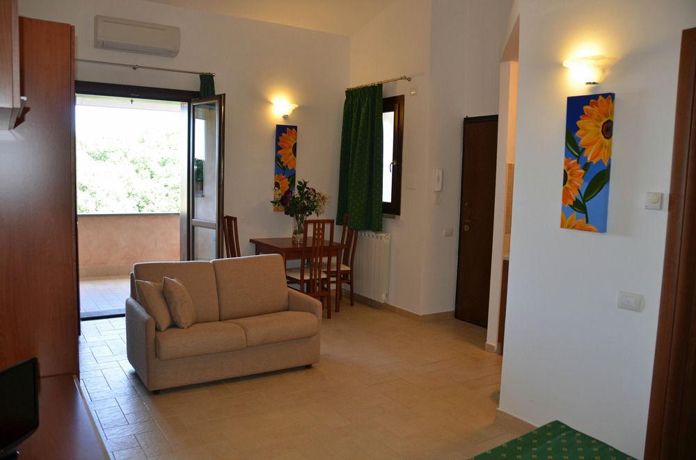Il Casaletto Dei Ludi Aparthotel Aranova Bagian luar foto
