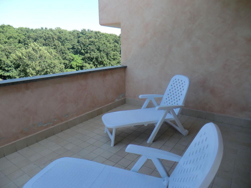 Il Casaletto Dei Ludi Aparthotel Aranova Bagian luar foto