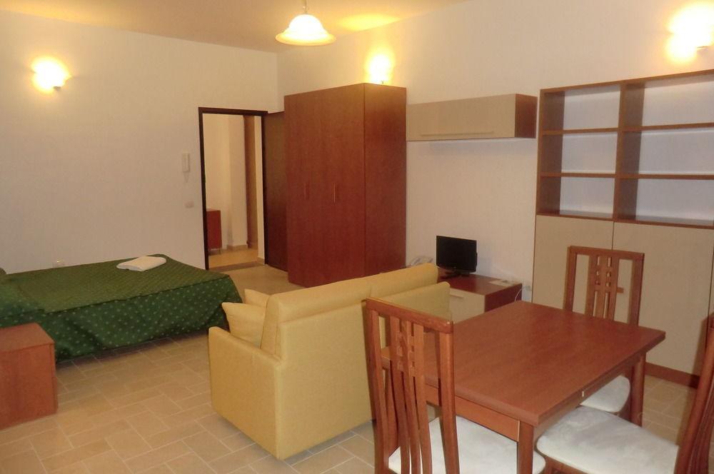 Il Casaletto Dei Ludi Aparthotel Aranova Bagian luar foto