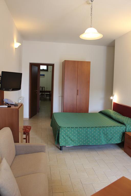 Il Casaletto Dei Ludi Aparthotel Aranova Bagian luar foto