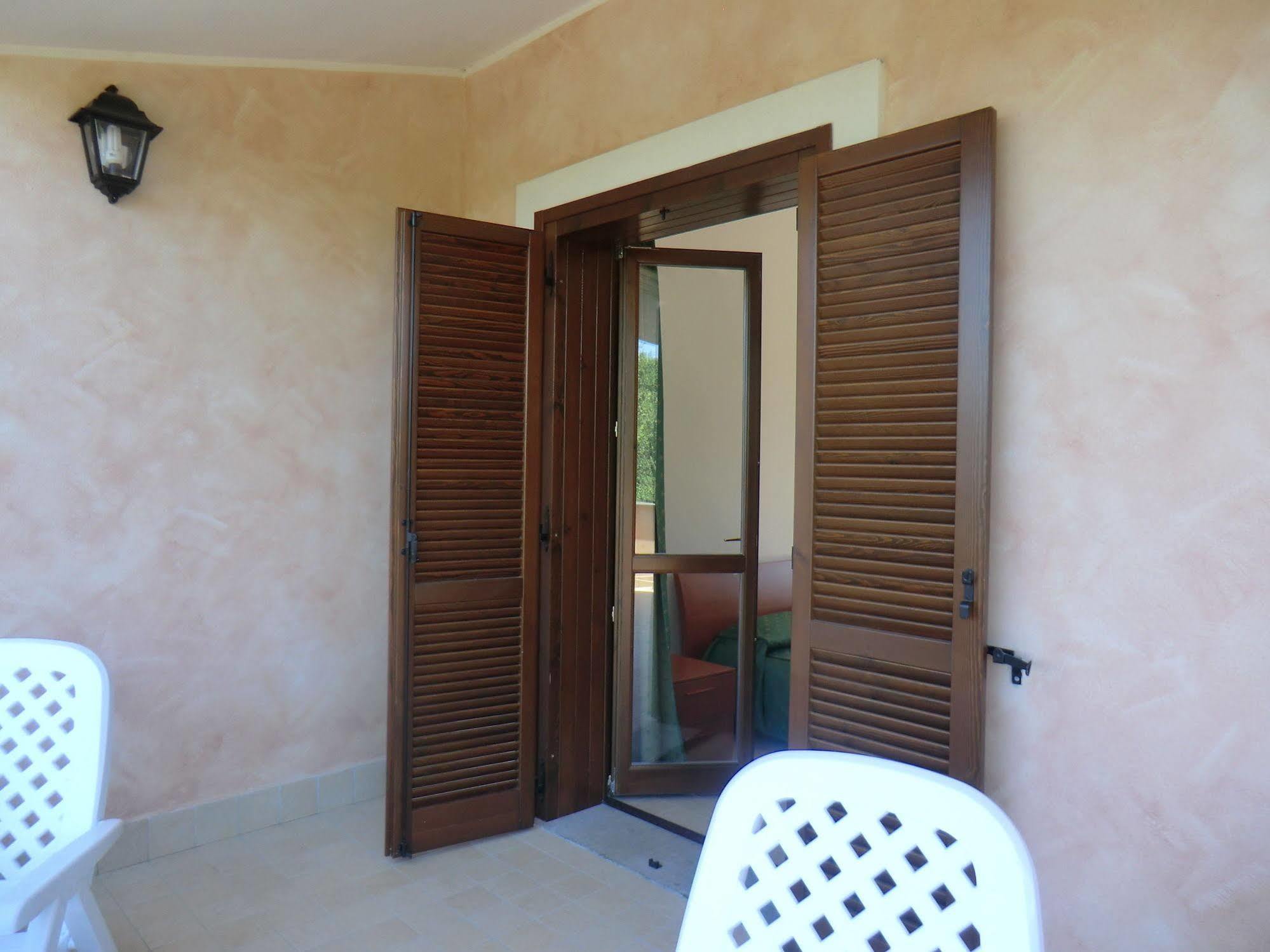 Il Casaletto Dei Ludi Aparthotel Aranova Bagian luar foto