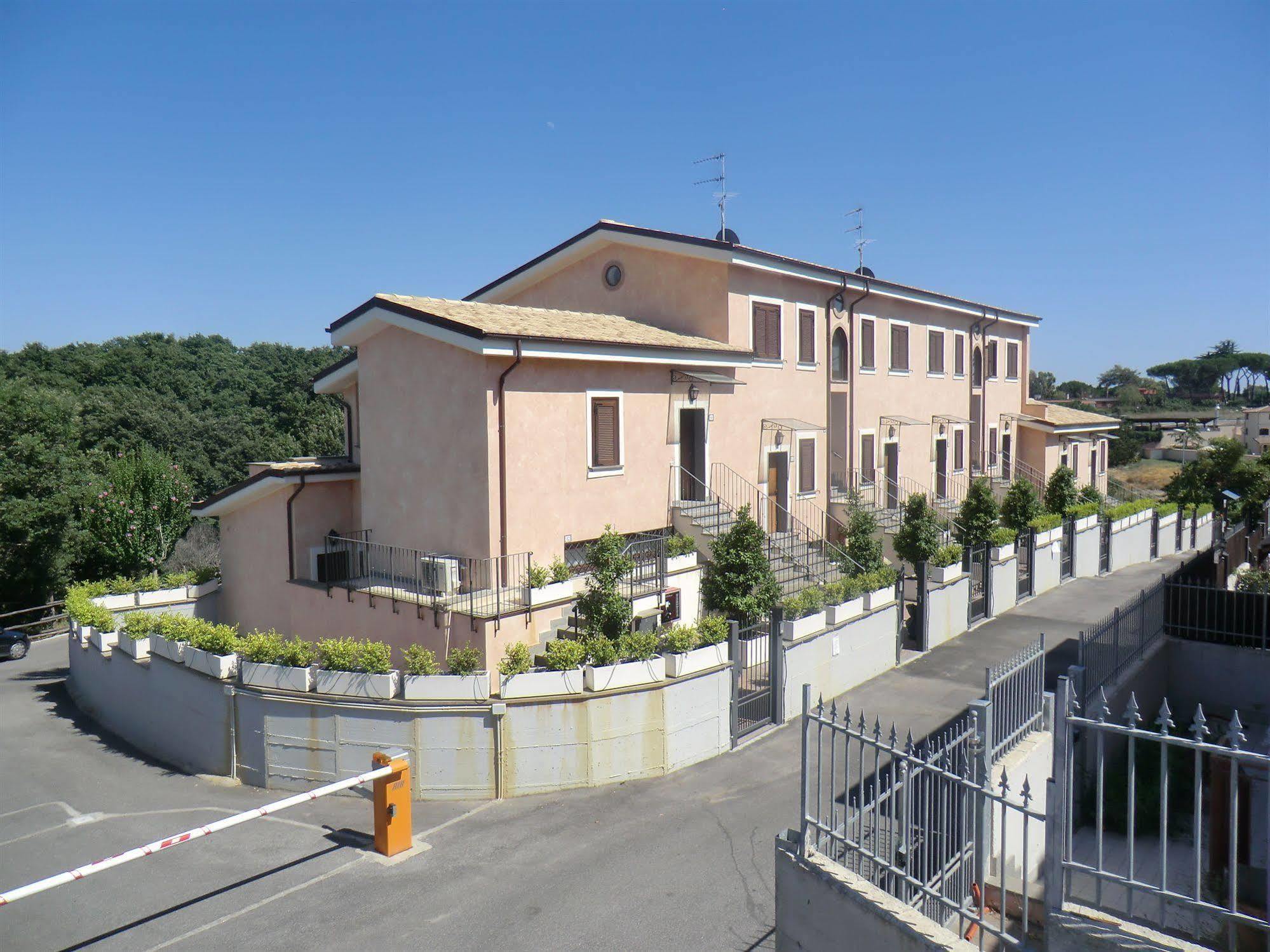 Il Casaletto Dei Ludi Aparthotel Aranova Bagian luar foto