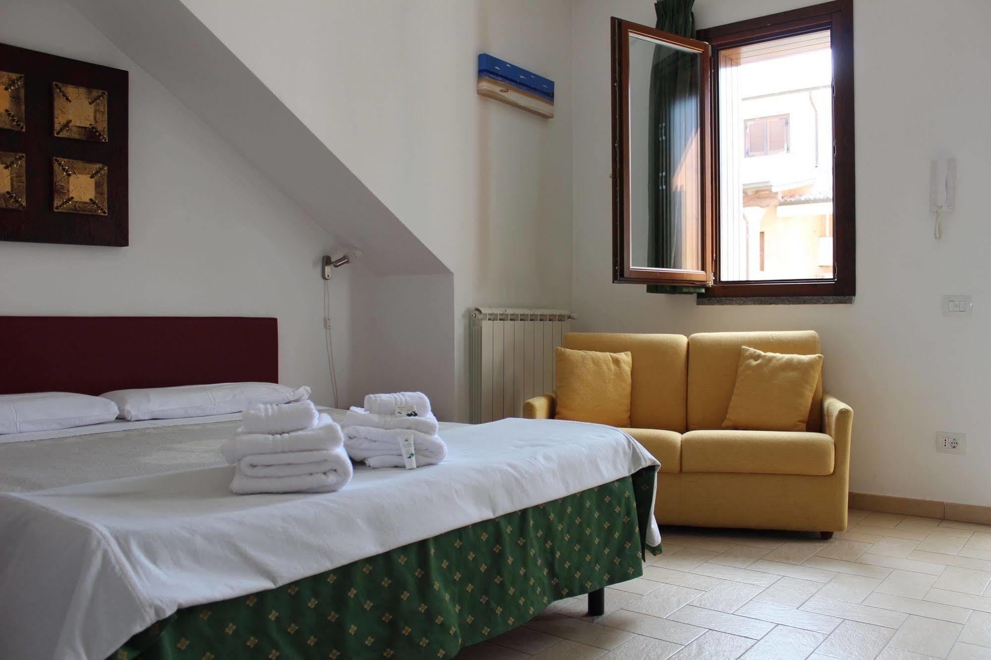 Il Casaletto Dei Ludi Aparthotel Aranova Bagian luar foto