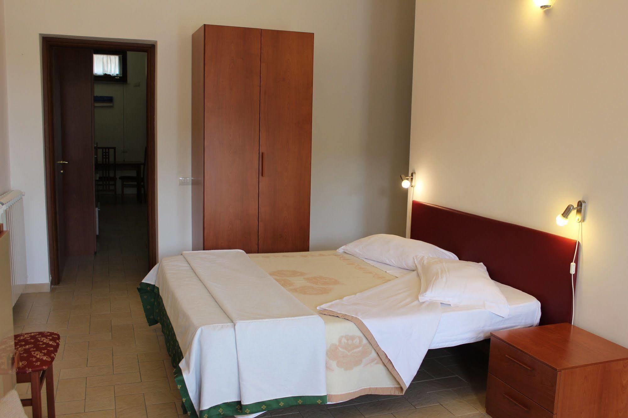 Il Casaletto Dei Ludi Aparthotel Aranova Bagian luar foto