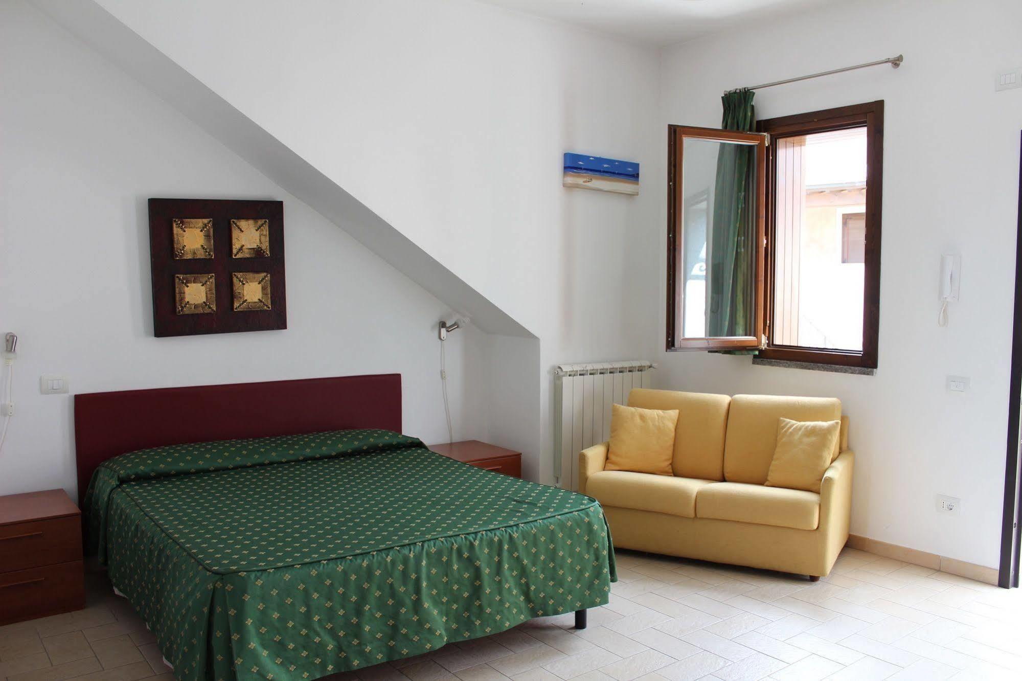 Il Casaletto Dei Ludi Aparthotel Aranova Bagian luar foto