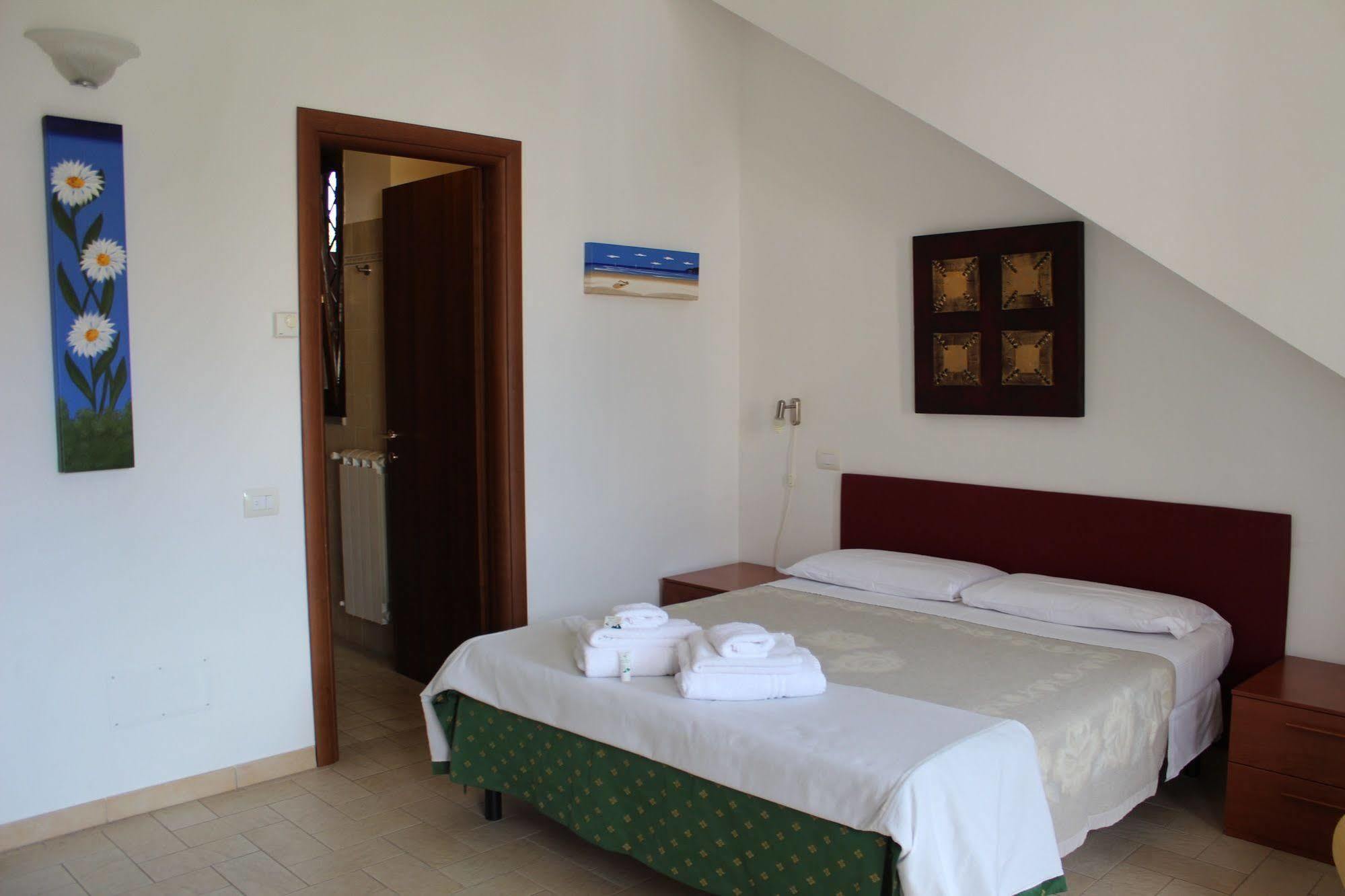 Il Casaletto Dei Ludi Aparthotel Aranova Bagian luar foto
