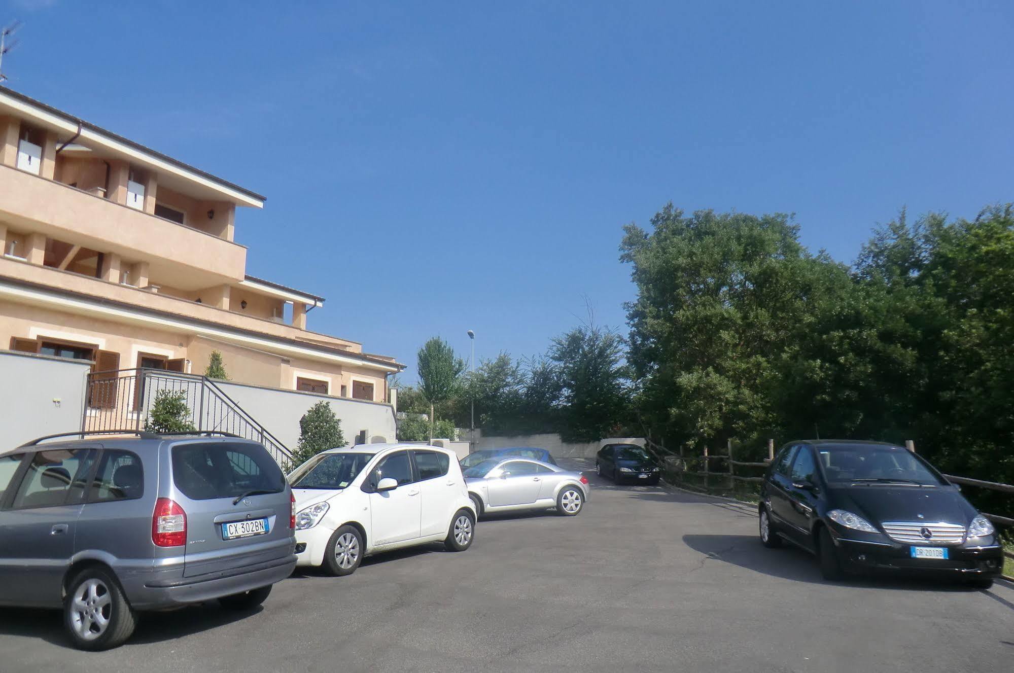 Il Casaletto Dei Ludi Aparthotel Aranova Bagian luar foto