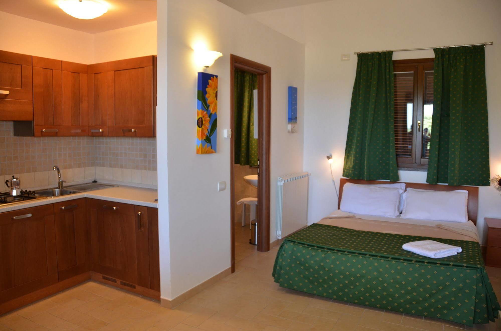Il Casaletto Dei Ludi Aparthotel Aranova Bagian luar foto